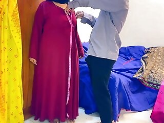 (indian Darji) Tailor Ne Badi Gand Wali Ayesha Aunty Ko Thapa Thap Choda - Desi Big Booty Aunty Fucked By Tailor In Shop (part-two)