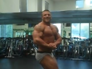 Pro Bodybuilder Brad Rowe Posing