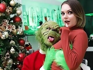 Curvy Queen Emily Thorne Screwed By Green Monster From Behind