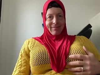 Dhimmi Bea - Hijabi Getting Off